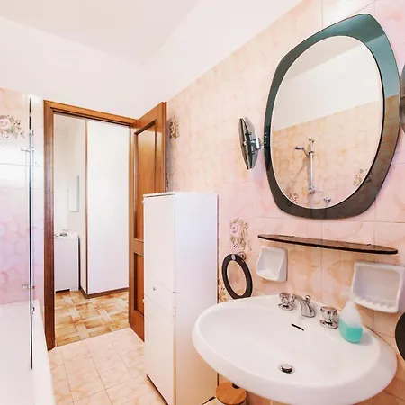 Silent Apartment Apartman *